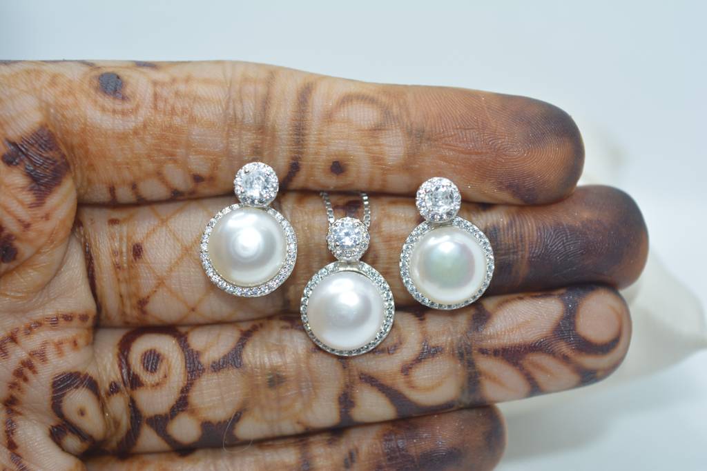 Pearl Pendant Set : 704