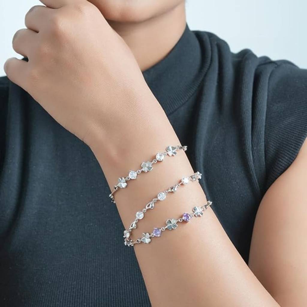 18K Plated Minimal Clover Bracelet With Crystals : AILF0220B103