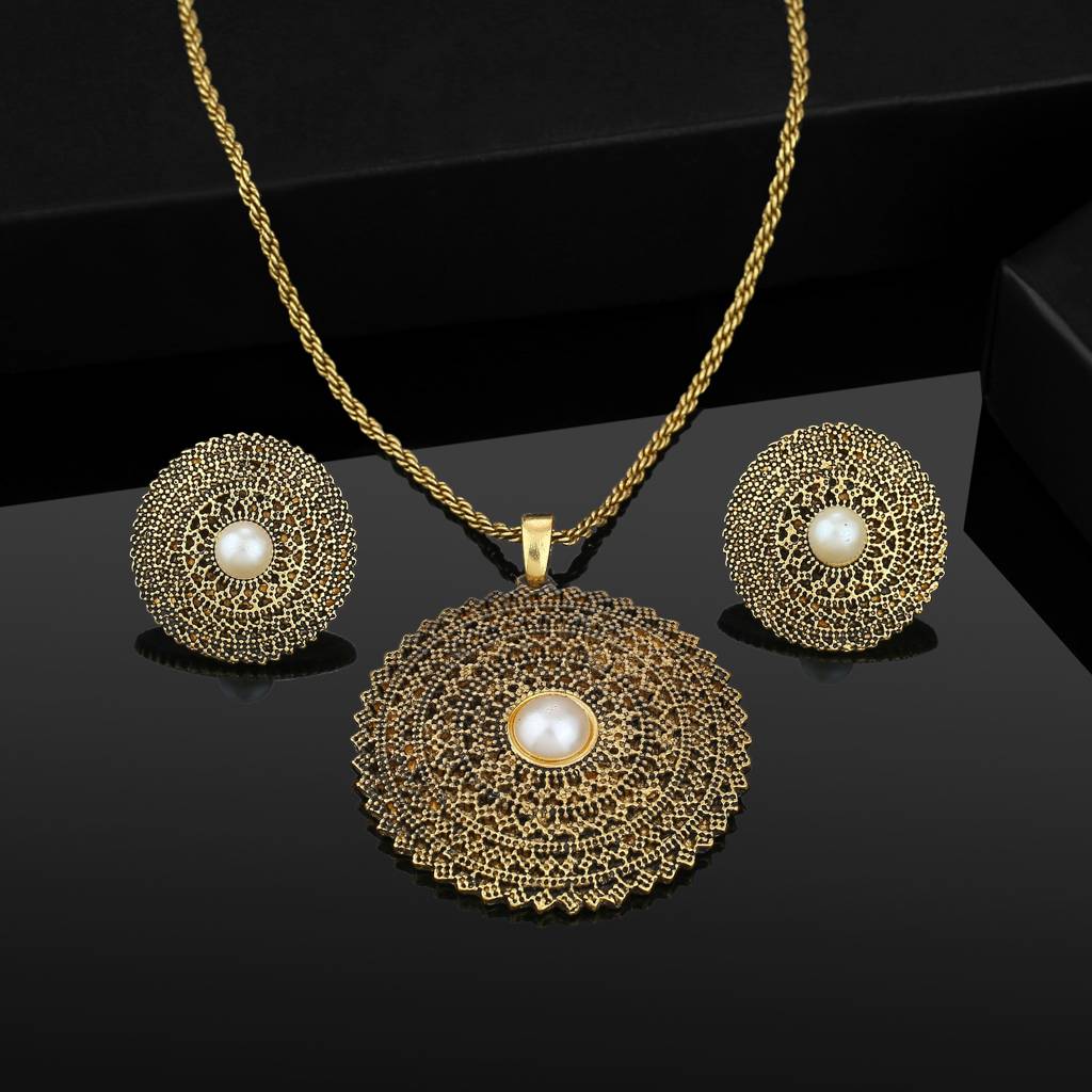 Estele Gold Plated Sphere Shaped Pendant Set With Pearl For Women : 7789NKER