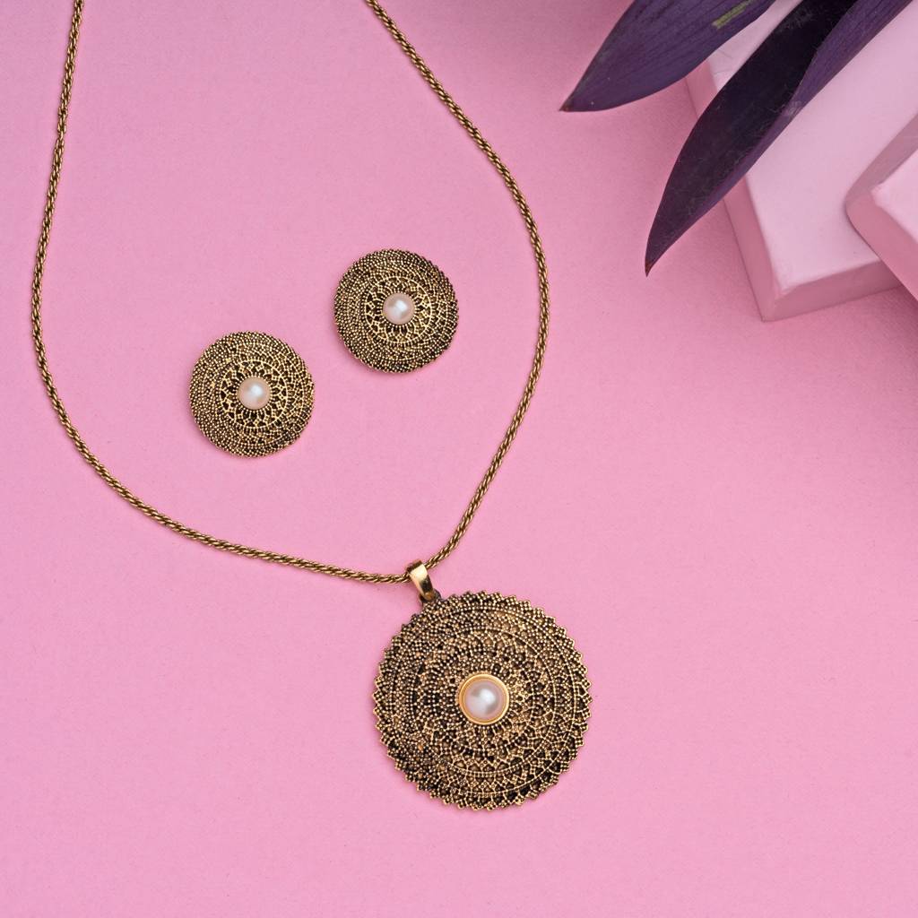 Estele Gold Plated Sphere Shaped Pendant Set With Pearl For Women : 7789NKER