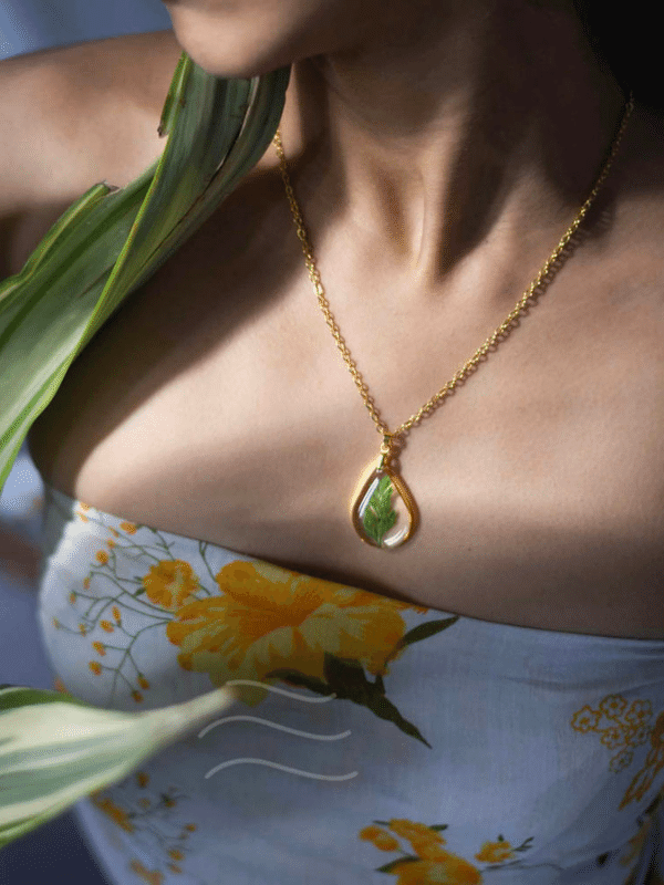 Glitzy Wild Fern Necklace : LA-FF-WGF-G-01