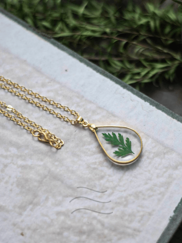 Glitzy Wild Fern Necklace : LA-FF-WGF-G-01