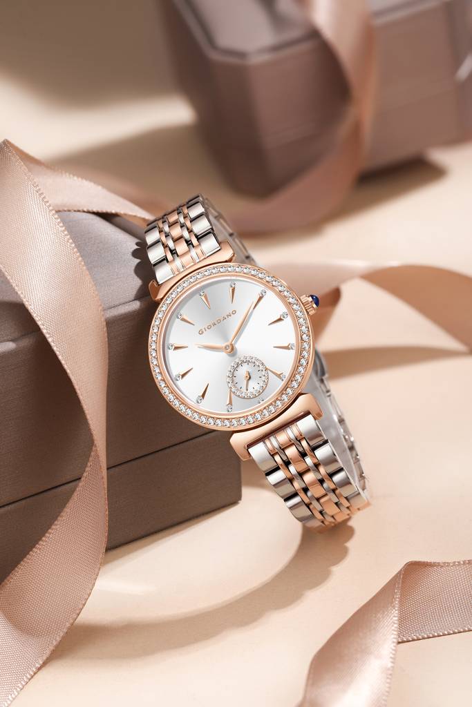 Giordano Fashion Watch For Women Â Diamond-Accented Bezel, Stainless Steel Strap, Elegant Round Dial, Quartz M : GZ-60090-11