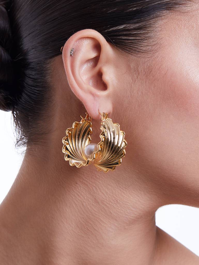 Golden Oyster Hoops : Z15EA