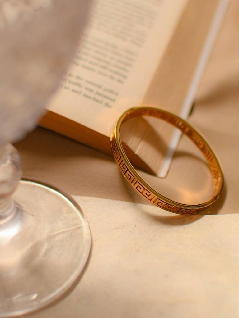 Mini Luxe 18K Gold Bracelet Â Skin Friendly & Water Resistant : ATB596SNS