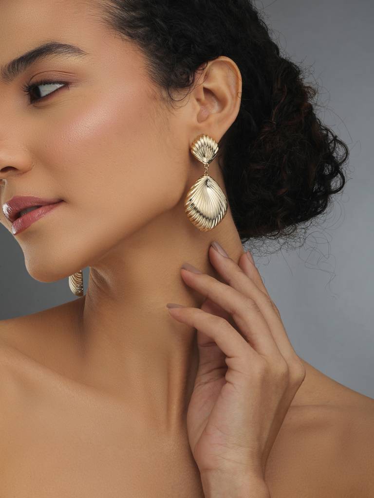 14K Gold Plated Shell Drop Earring : WER20MLGLD