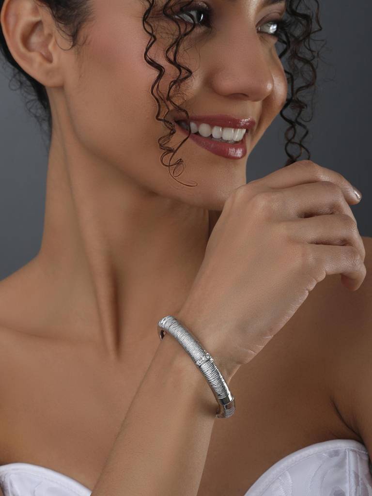 Brushed Stripe Thin Silver Bangle : WBR137WCSLV