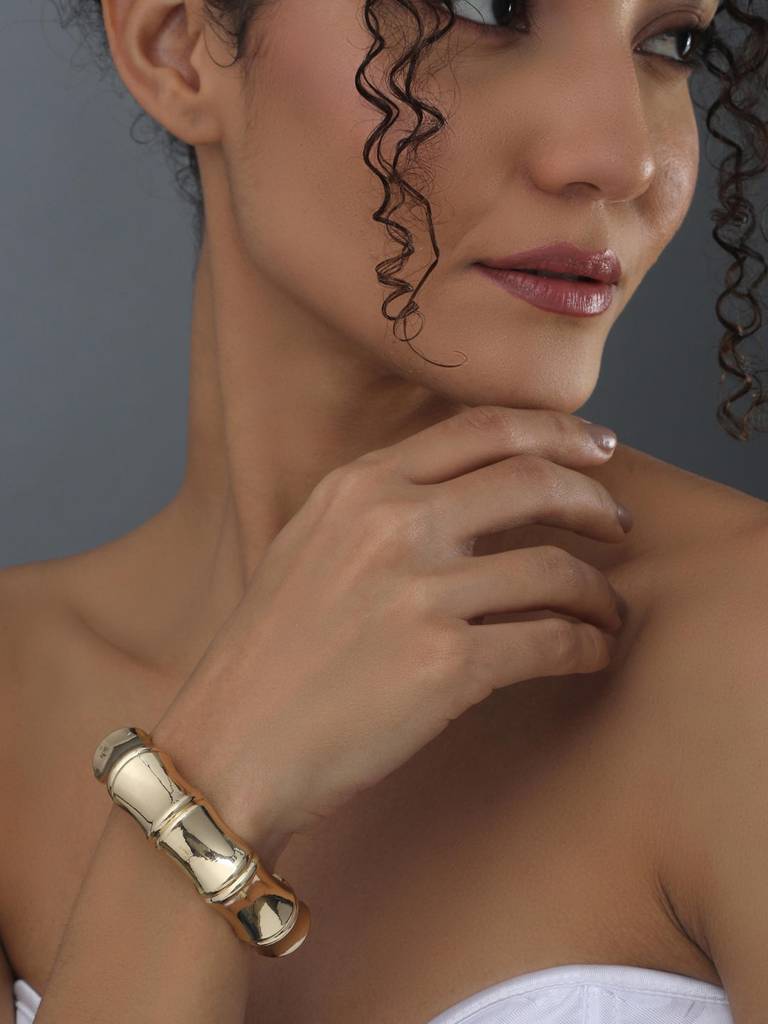 Scallop Gold Bangle : WBR125WCGLD