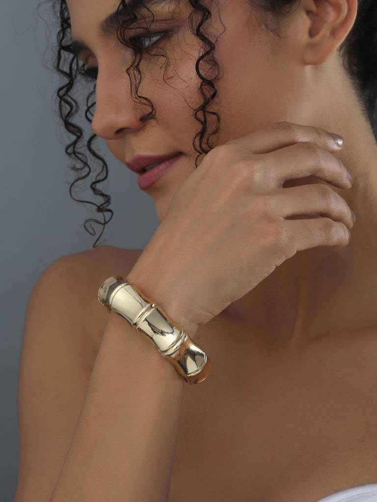 Scallop Gold Bangle : WBR125WCGLD
