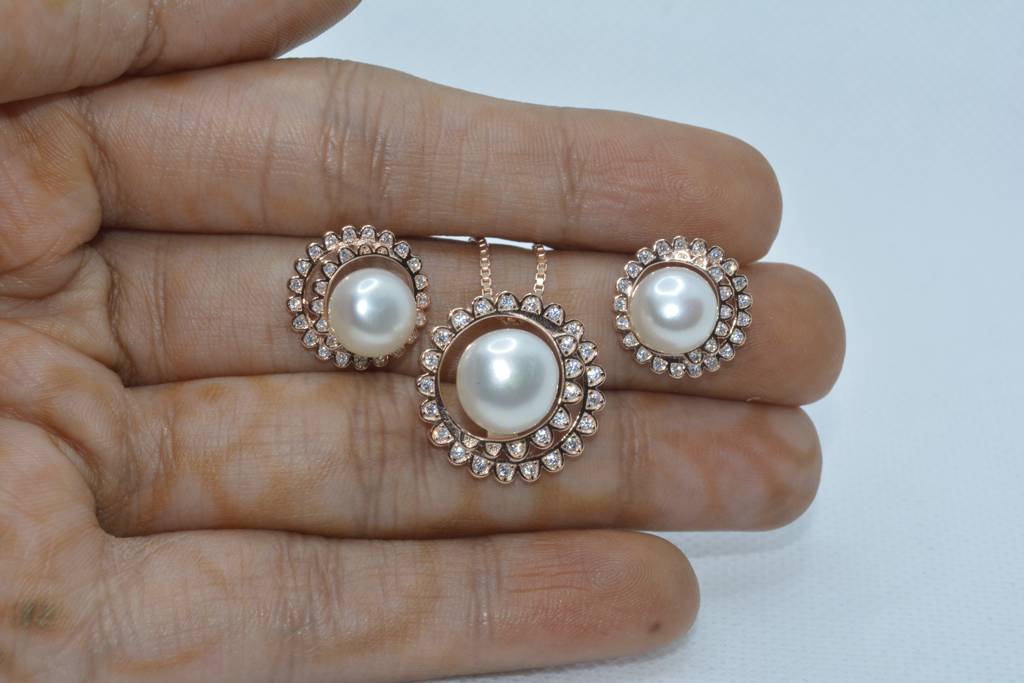 Elegance Pearl Pendant Set : 801