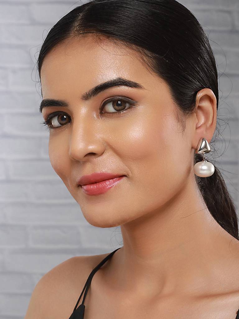Anti-Tarnish Silver Plated Tiangular Pearl Drop Minimal Earrings : STER8052