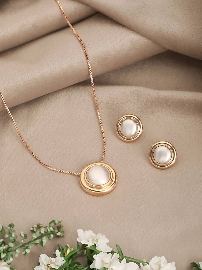 Anti-Tarnish Gold Plated Pearl Beaded Minimal Round Pearl Locket Jewellery Set : STLK8065