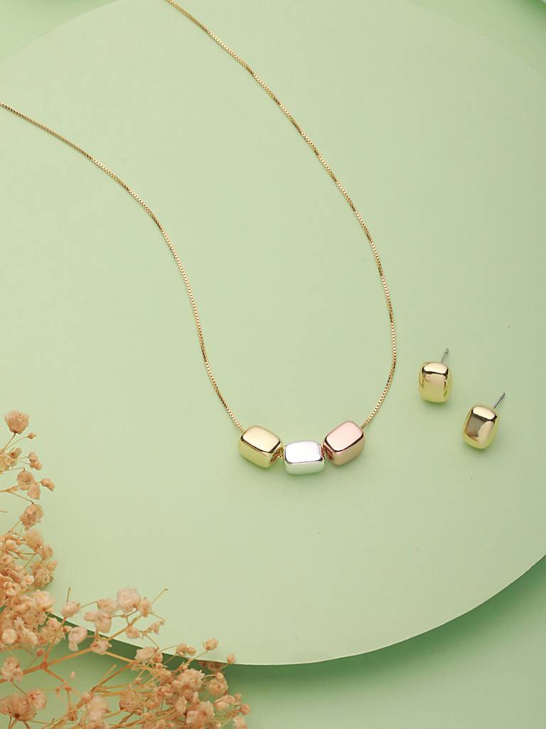 Anti-Tarnish Gold Plated Triple Toned Block Shaped Chunky Minimal Locket Jewellery Set : STLK8075
