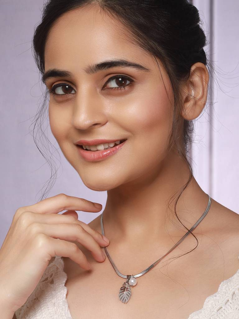 Anti-Tarnish Snake Chain Leaf & Pearl Minimal Pendant Necklace & Chain : STLK8133