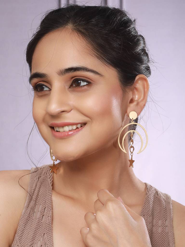 Anti-Tarnish Matt Gold Toned Chandelier Star Delicate Drop Earrings : STER8156