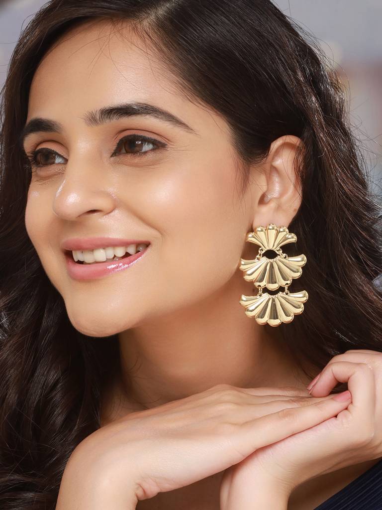 Anti-Tarnish Gold Plated Shell Shaped Drop Earrings : STER8172