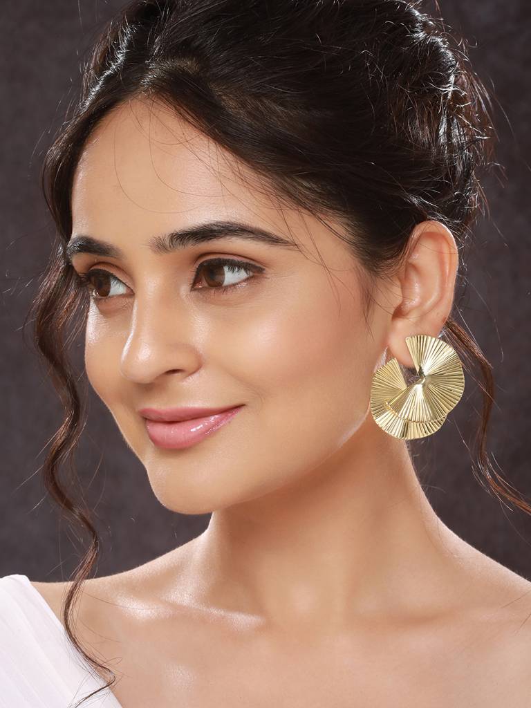 Anti-Tarnish Gold Plated Fan Shaped Disc Studds Earrings : STER8175