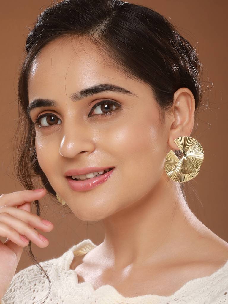 Anti-Tarnish Gold Plated Fan Shaped Disc Studds Earrings : STER8175