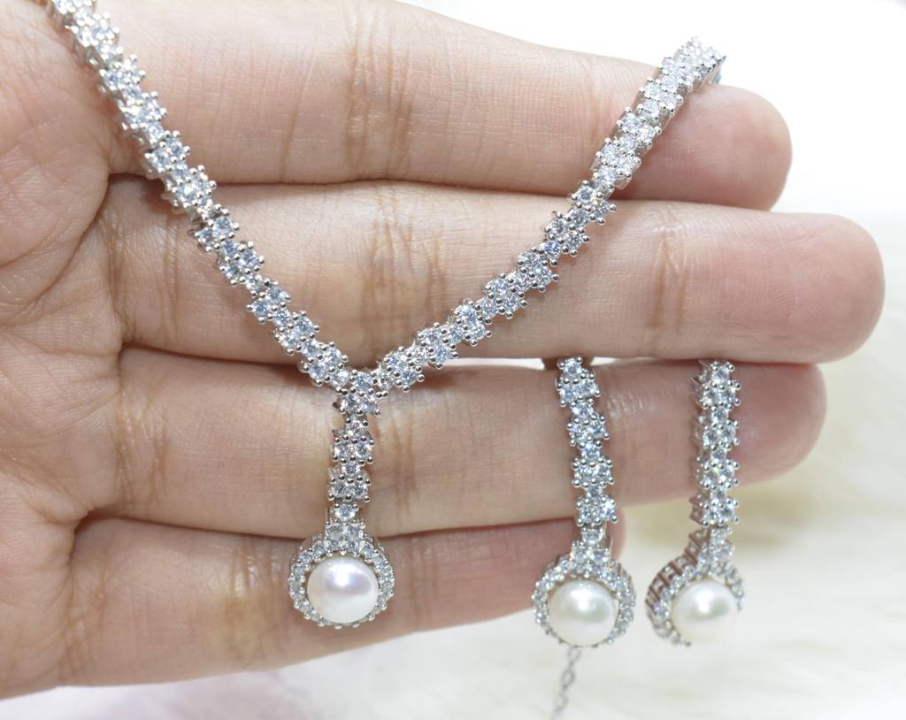 Ethereal Pearl Elegance Necklace Set : 893