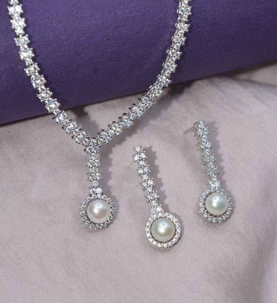 Ethereal Pearl Elegance Necklace Set : 893