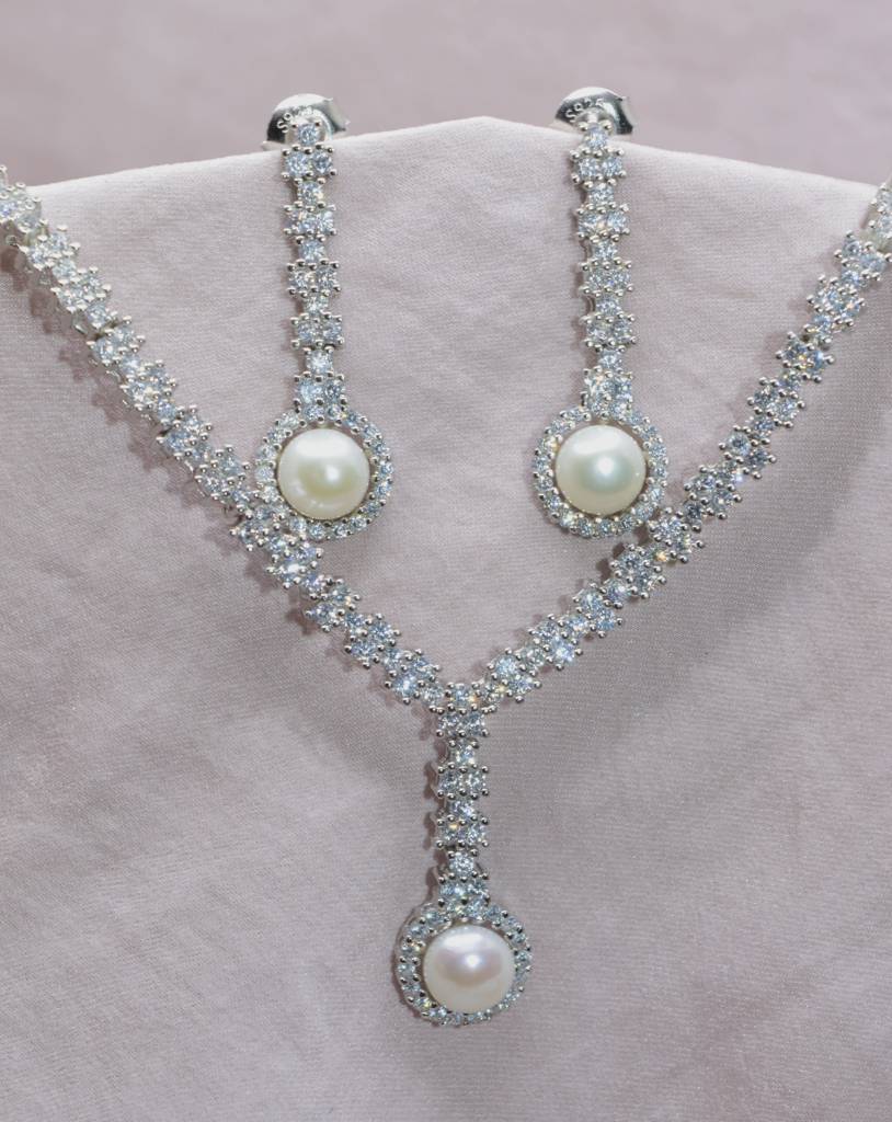 Ethereal Pearl Elegance Necklace Set : 893