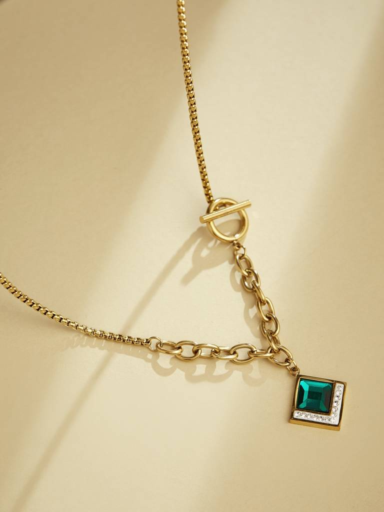 Gold-Toned Geometric Pendant Necklace : YI24A0144N