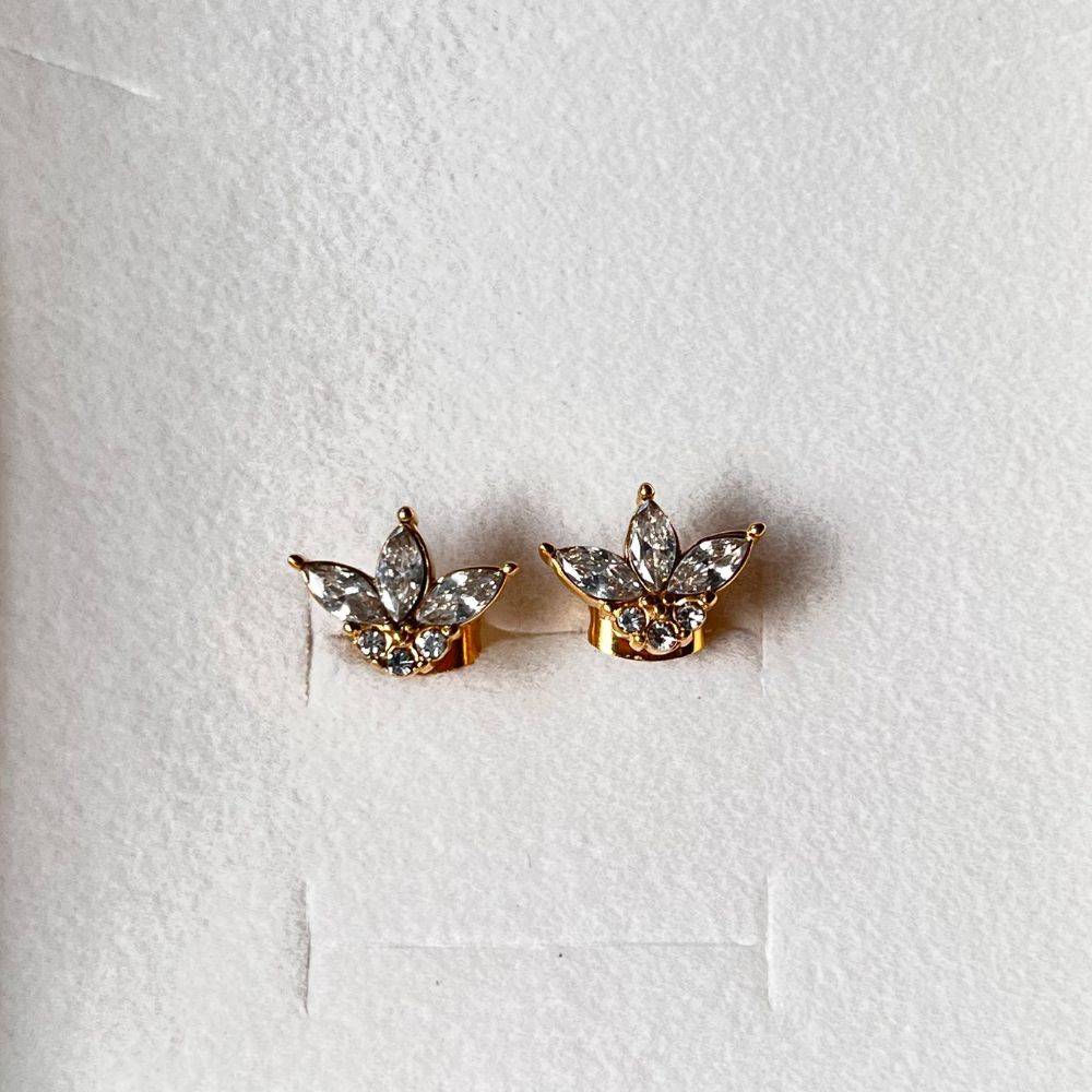 18Kt Gold Plated Dainty Piercing Inlaid Flower Zircon Stud Earring, Dora : INDORA