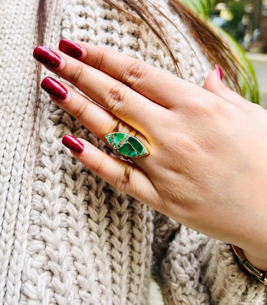 Archies Adjustable Mohave Emerald Gold Plated Ring : GS230003