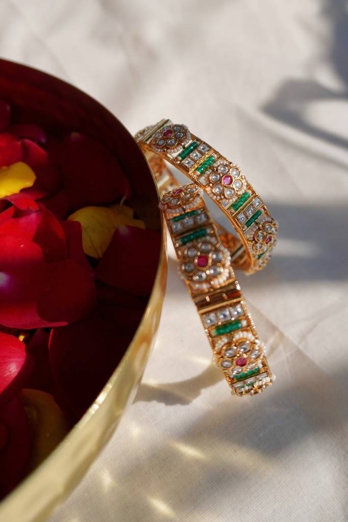 Vaishnavi Emerald Inlay Temple Bangle Set : PR-170B