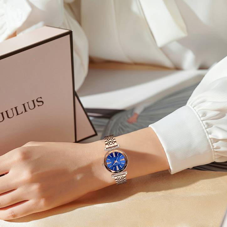 Giordano Stylish Diamond Studded Analog Wrist Watch For Women With Elegant Diamond Cut Glass And Glass Coated St : GZ-60084-44