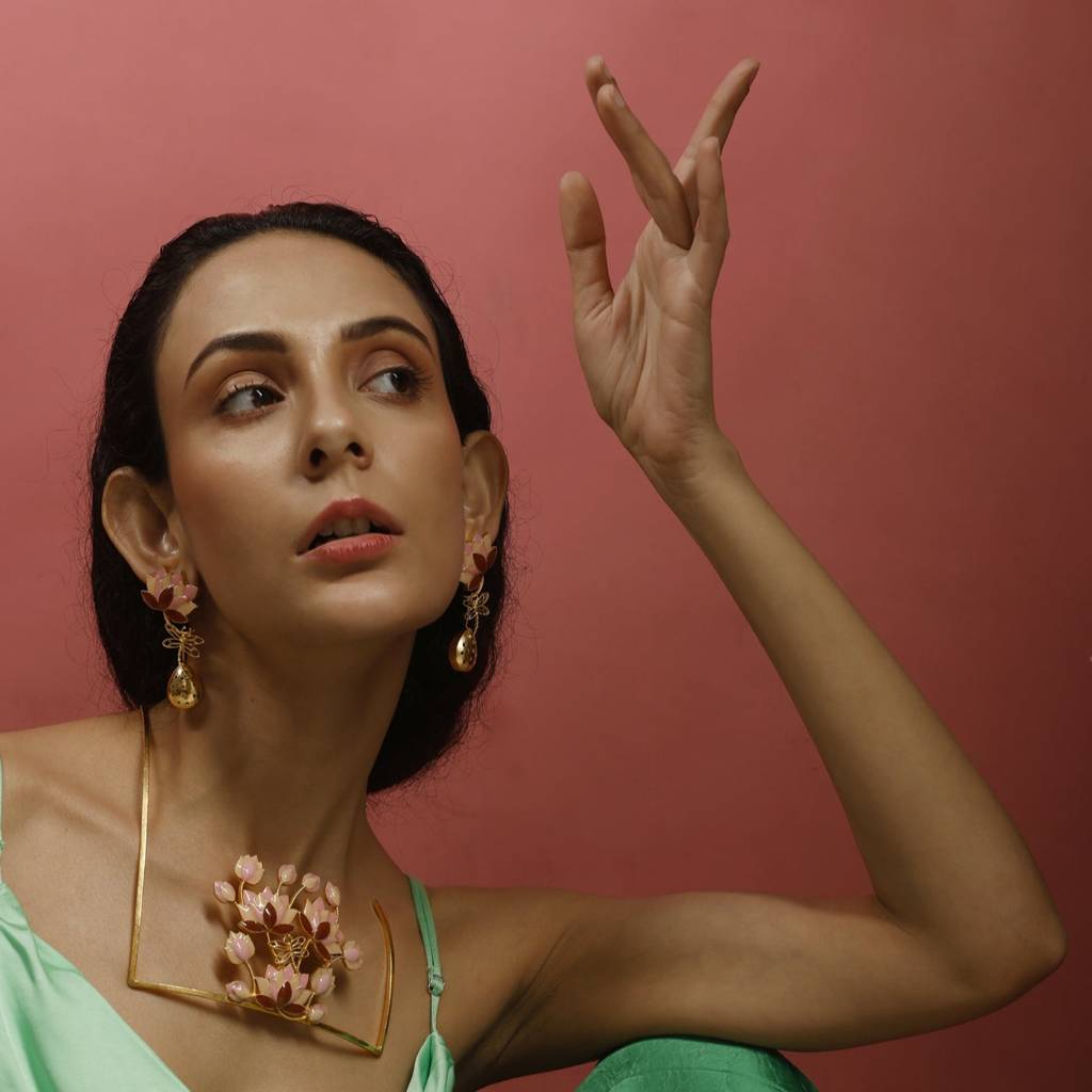 Statera Blume Earrings : BR-1056