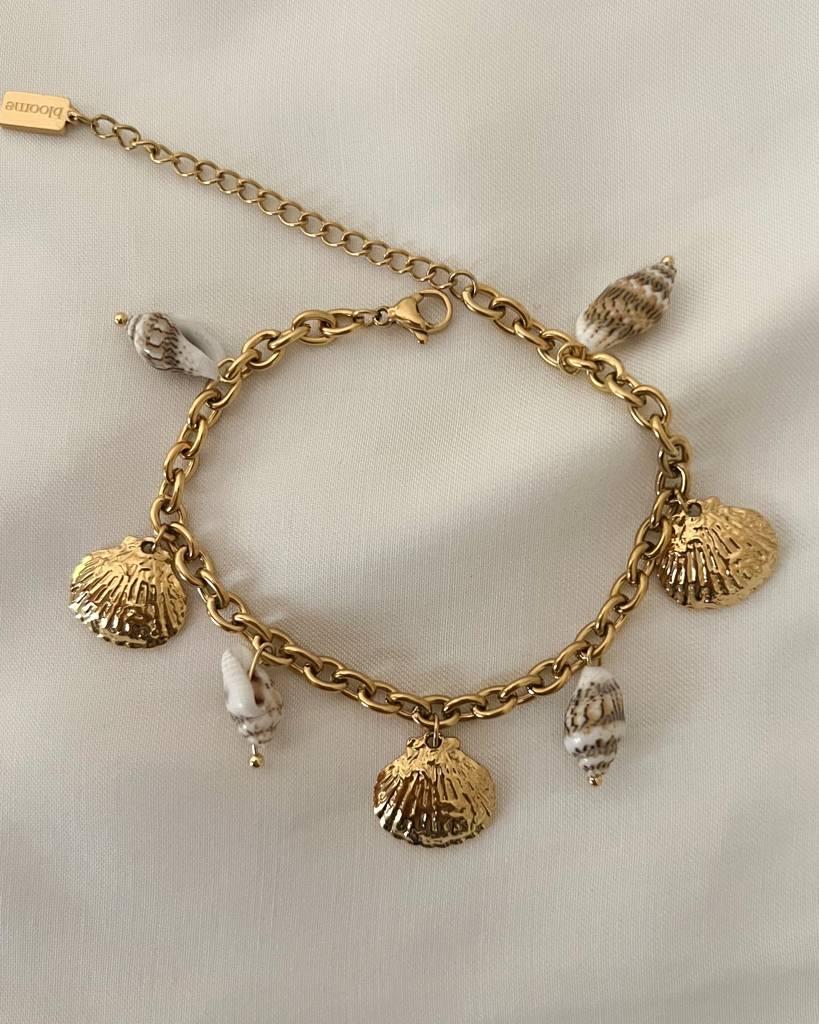 18K Gold Plated Shelly Charm Bracelet : B71