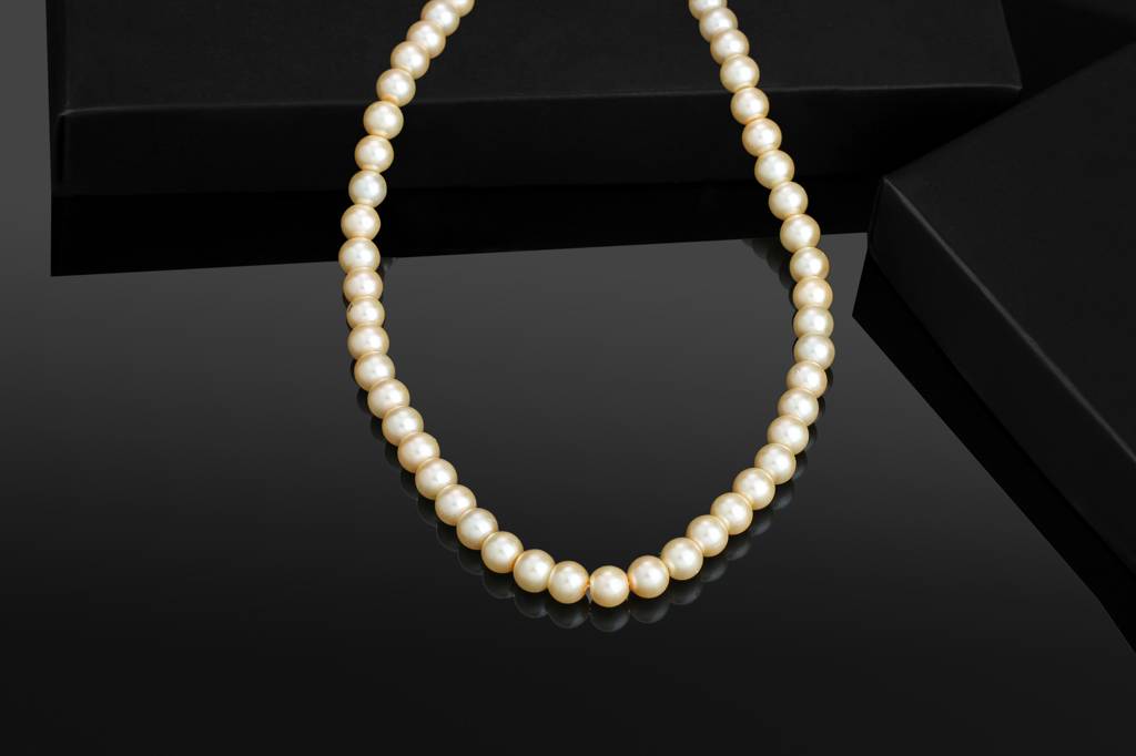 Estele Gold Plated Glowing Creamy Single Line Pearl Necklace For Women : 9962-IG-NKNK