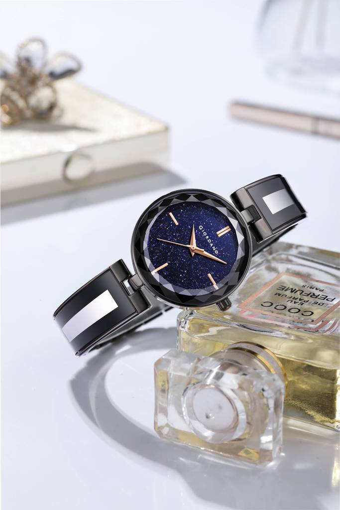 Giordano Luxurious Analog Watch For Women With Elegant Diamond Cut Glass And Stainless Steel Strap - Gz-60082 : GZ-60082-11