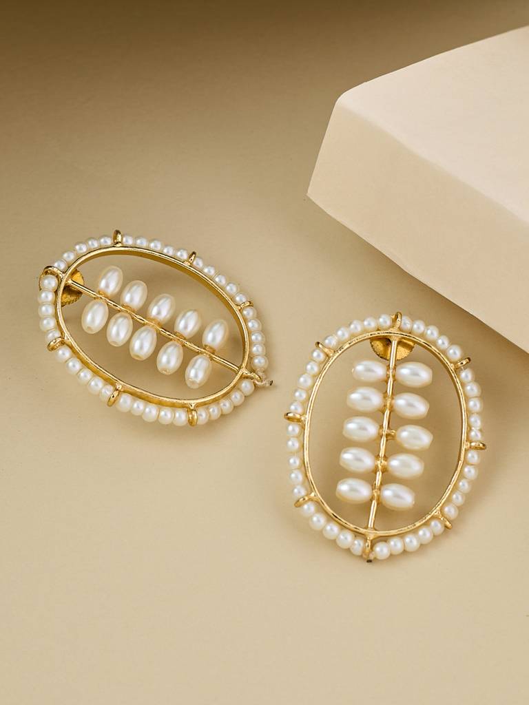 Stunning Oval Shaped Pearl Earrings : YI24A0143E