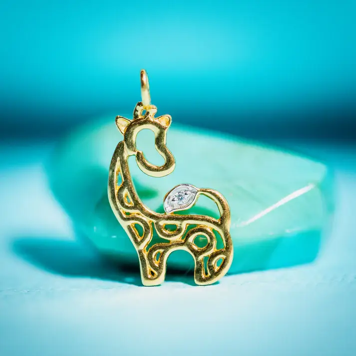 Mini Mivraa Giraffe Pendant : P2347