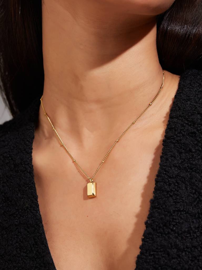 Minimalist Design Gold Necklace : YI24A0160N