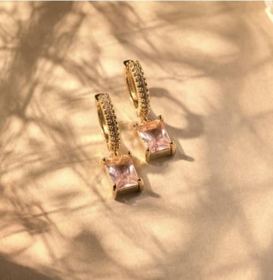 Crystalline Huggies : A-PIN-EARRI-A-0004-S