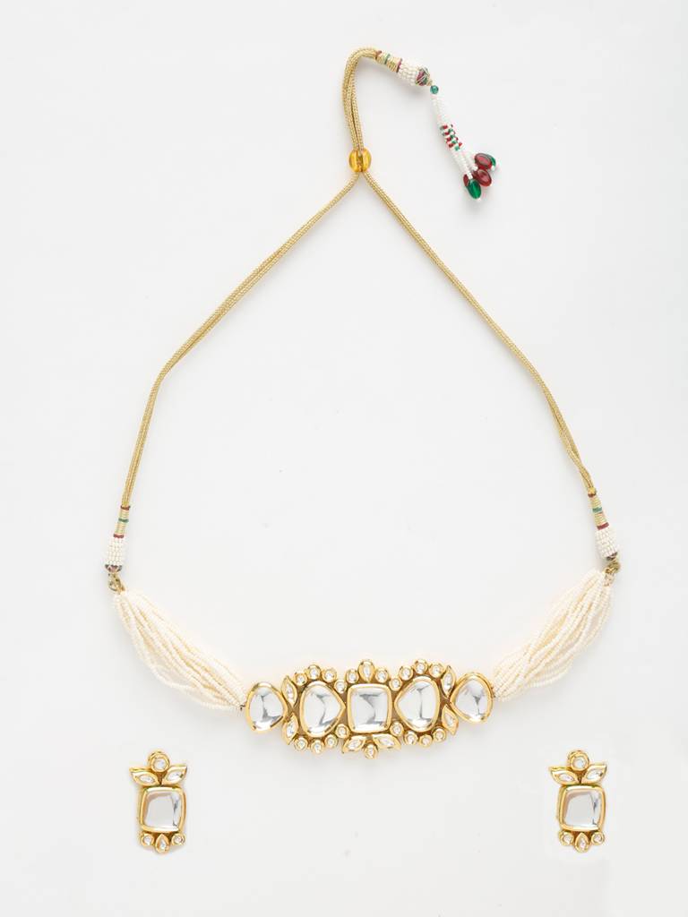 White And Gold Toned Kundan Choker With Earrings : A404-09