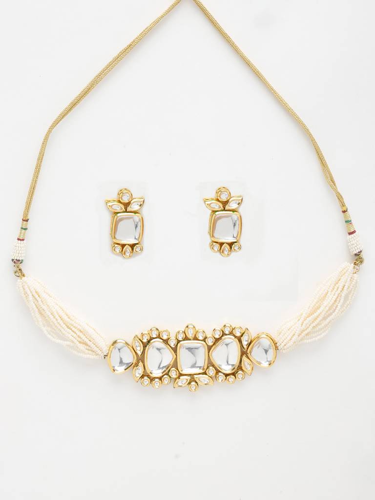 White And Gold Toned Kundan Choker With Earrings : A404-09