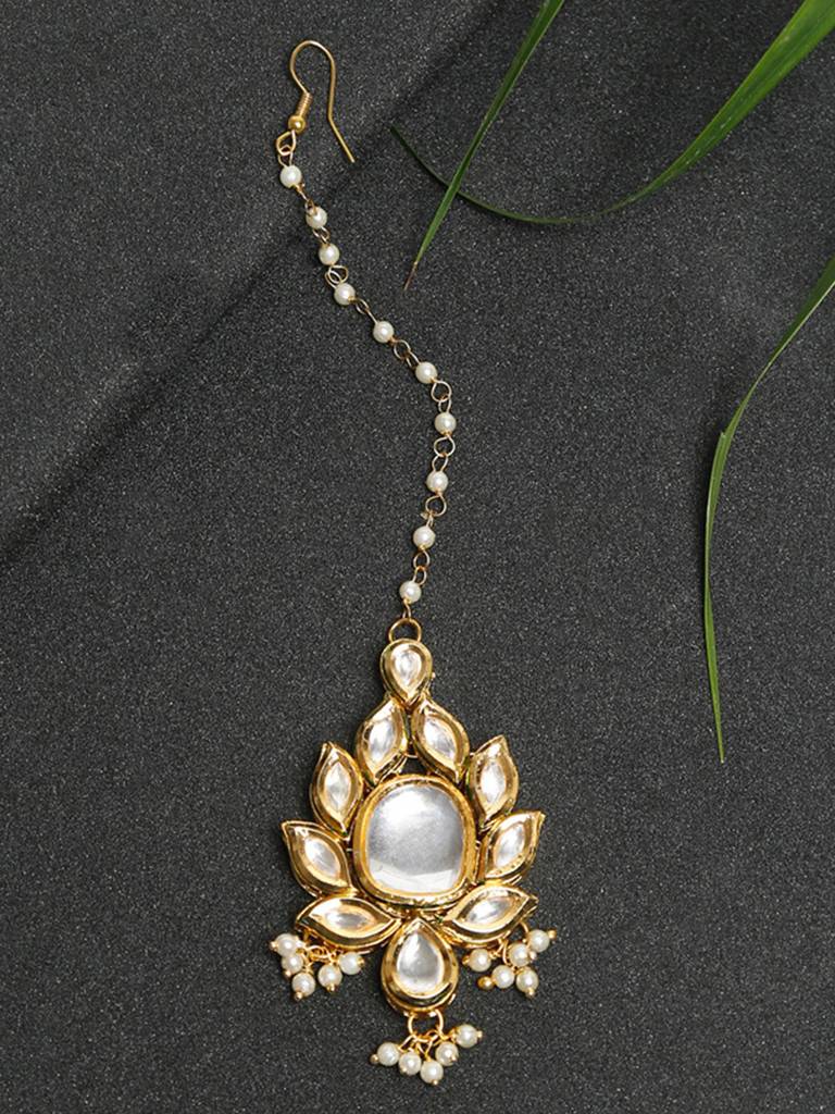 White And Gold Kundan Maang Tikka : A404-88