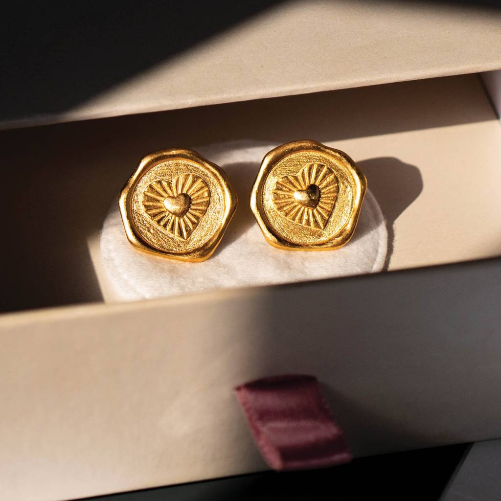 Sealed With Love Studs : AASWL17