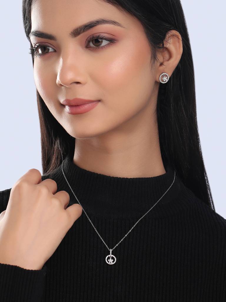 Silver Plated Flower Shaped Pendant Set : ABOAPS04