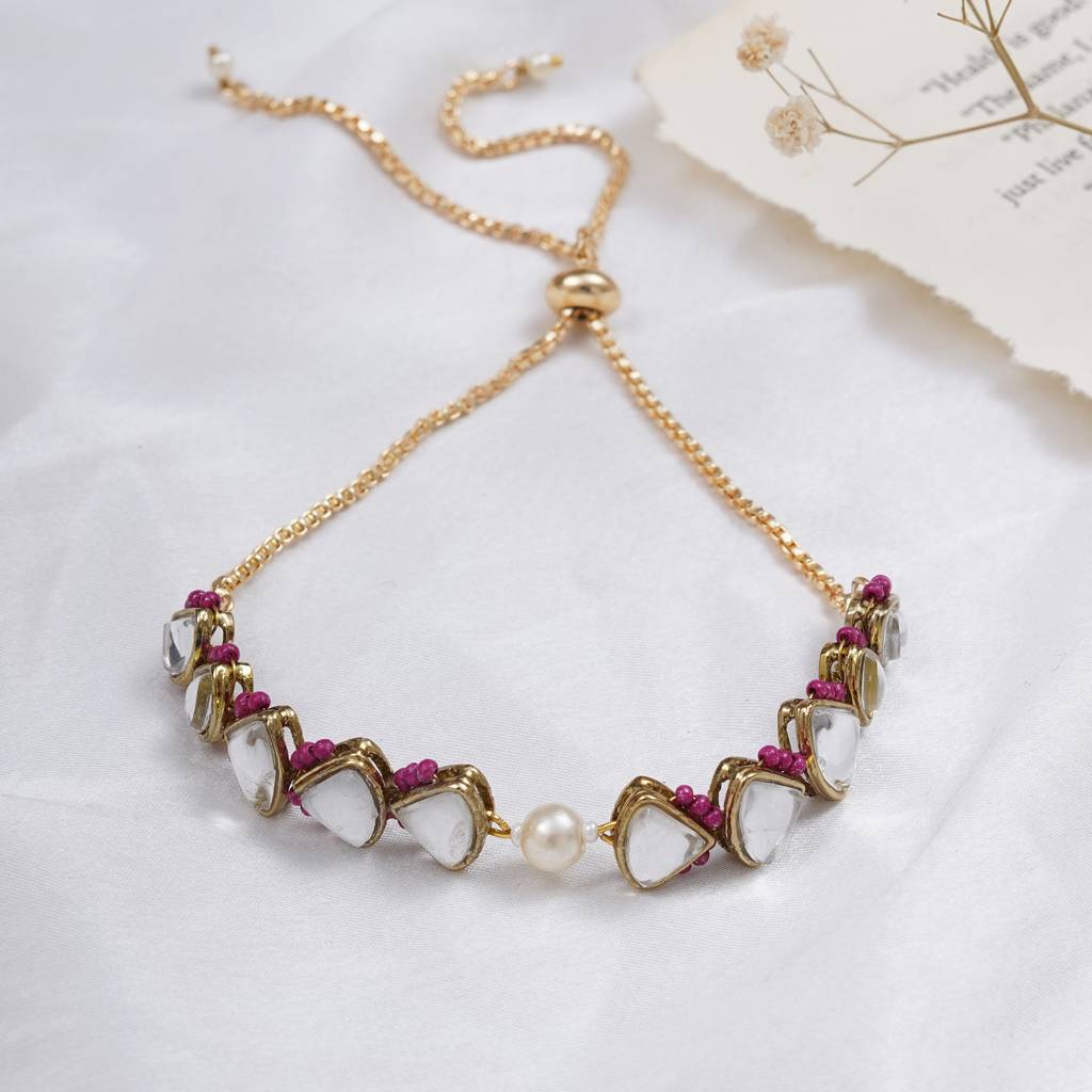 Golden Triangle Kundan & White Pearl Adjustable Bracelet : ACB031-DPi