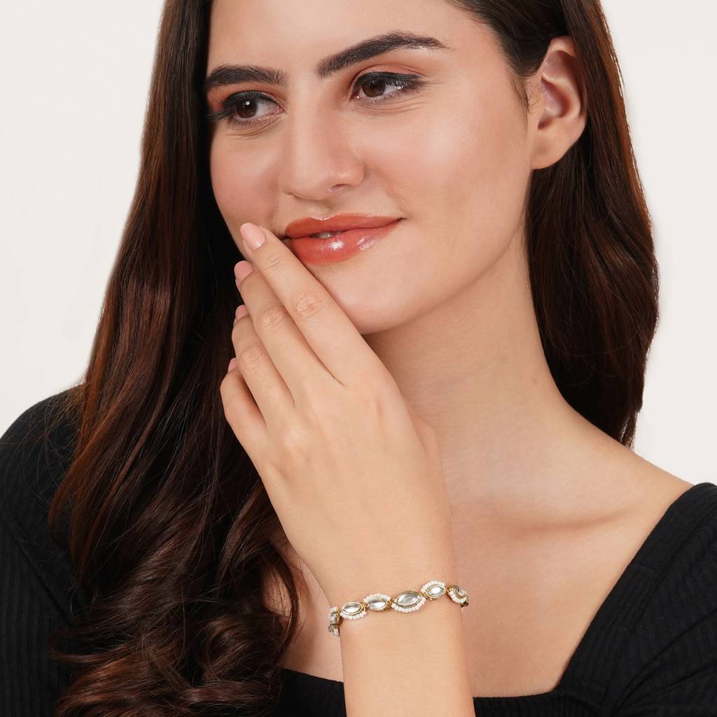 Golden Oval Shape Kundan & White Pearl Adjustable Bracelet : ACB032