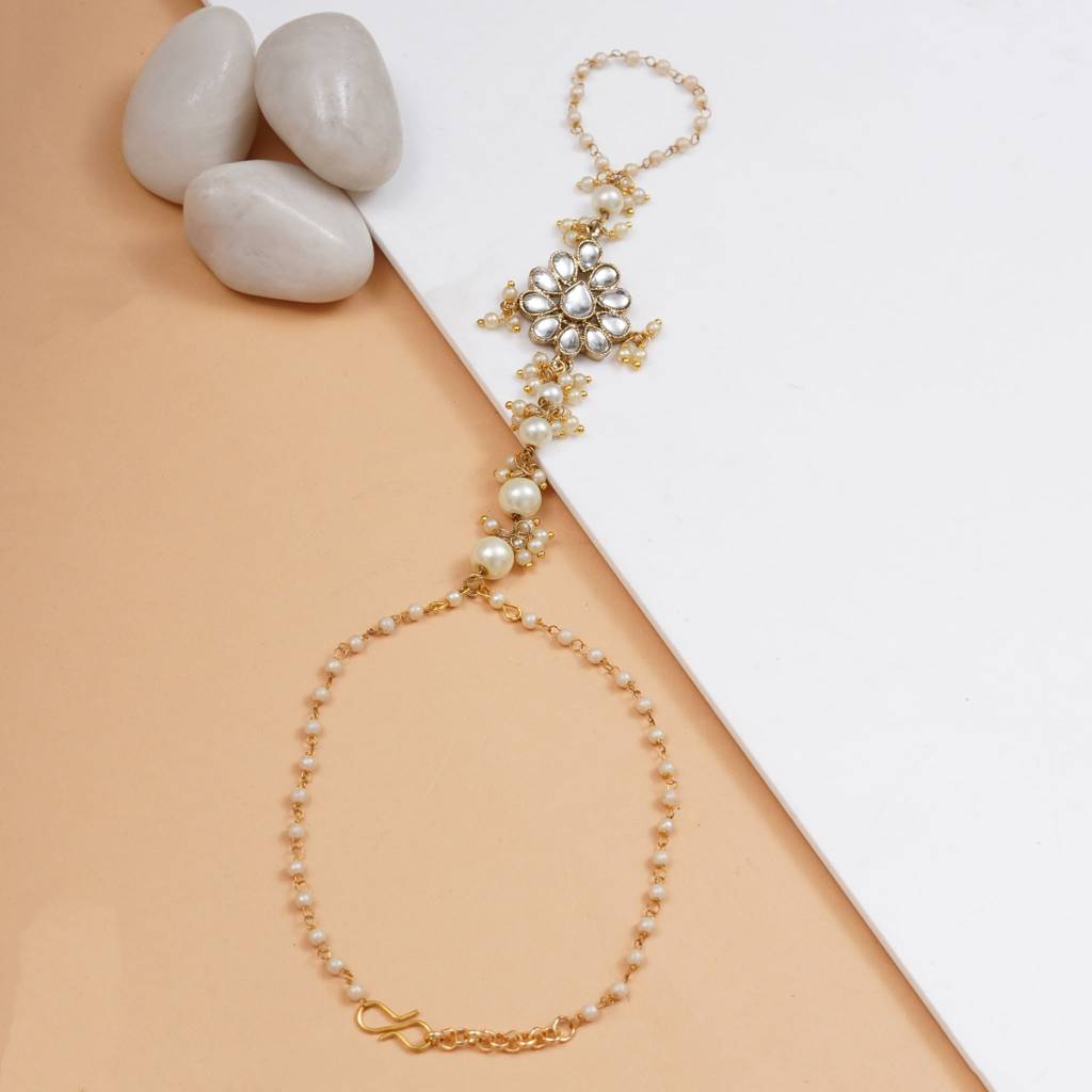 Regal Kundan Pearl Haathphool Bracelet : ACB040