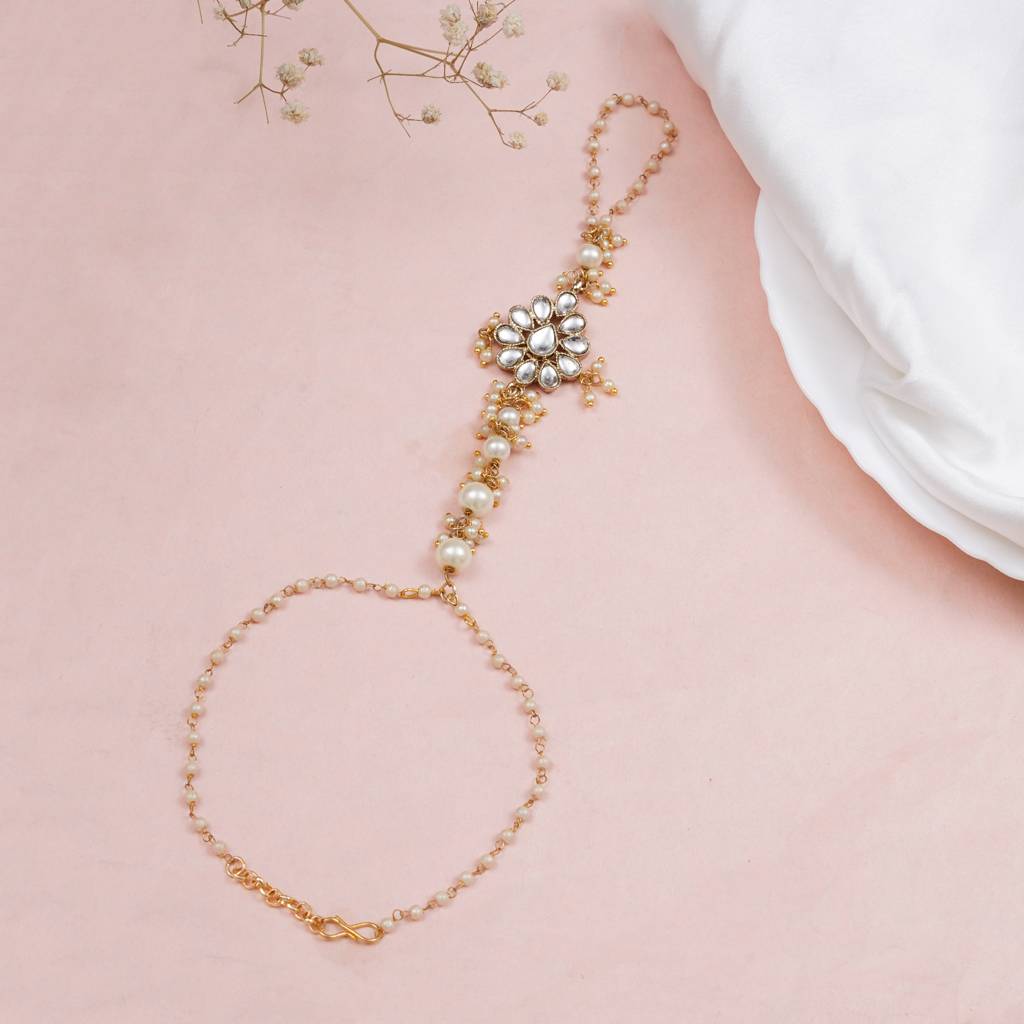 Regal Kundan Pearl Haathphool Bracelet : ACB040