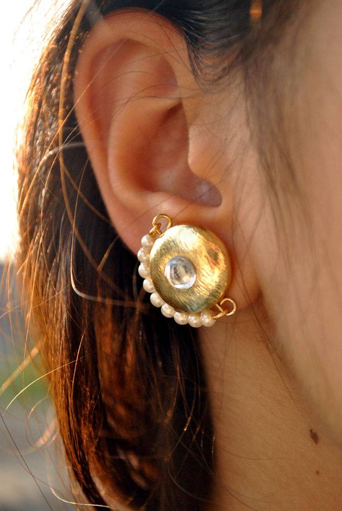 Golden Crescent Earstuds : ACE060