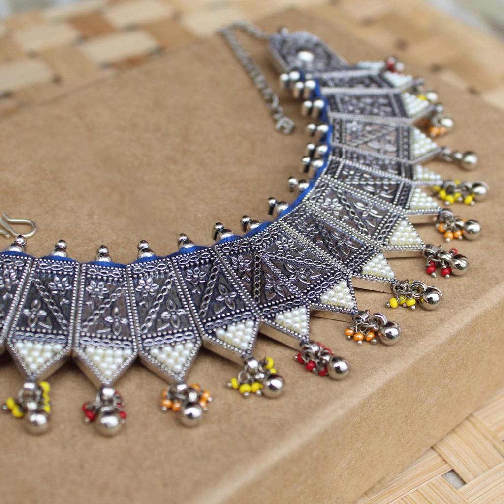 Oxidized Pearl Studded Statement Necklace : ACN083