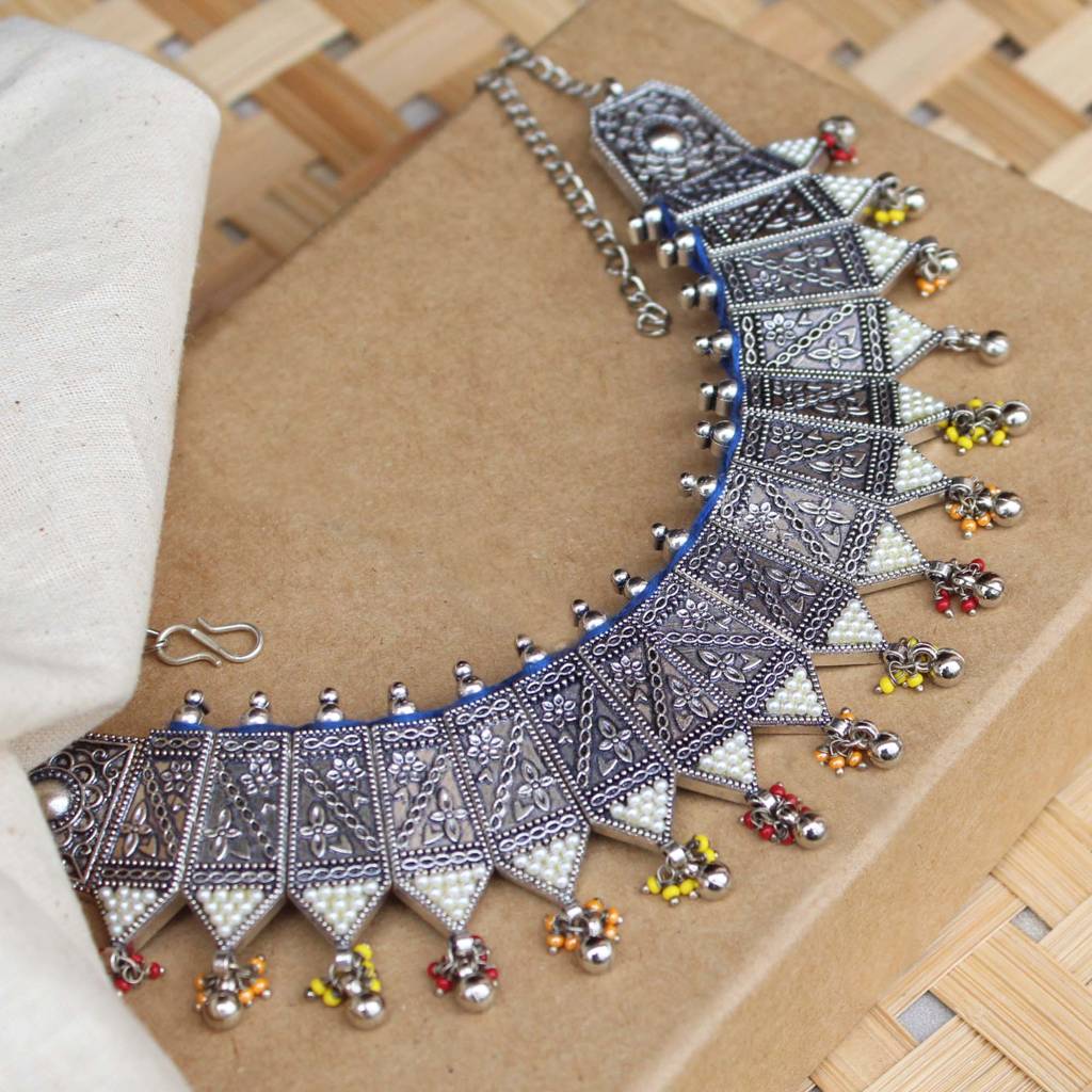 Oxidized Pearl Studded Statement Necklace : ACN083